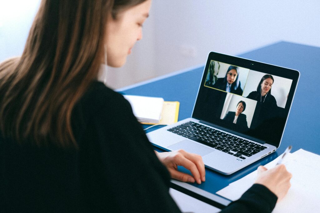 Professionelles online meeting mit Unternehmern über Skalieren, Neukundengewinnung und Umsatzsteigerung.